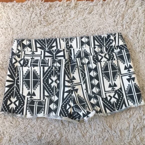 Aztec shorts - Picture 2 of 3